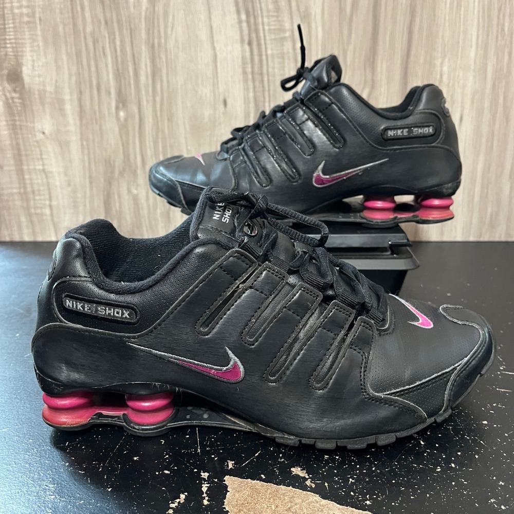 Women's Nike Shox Black Pink Running Shoes 366571-061 size 9